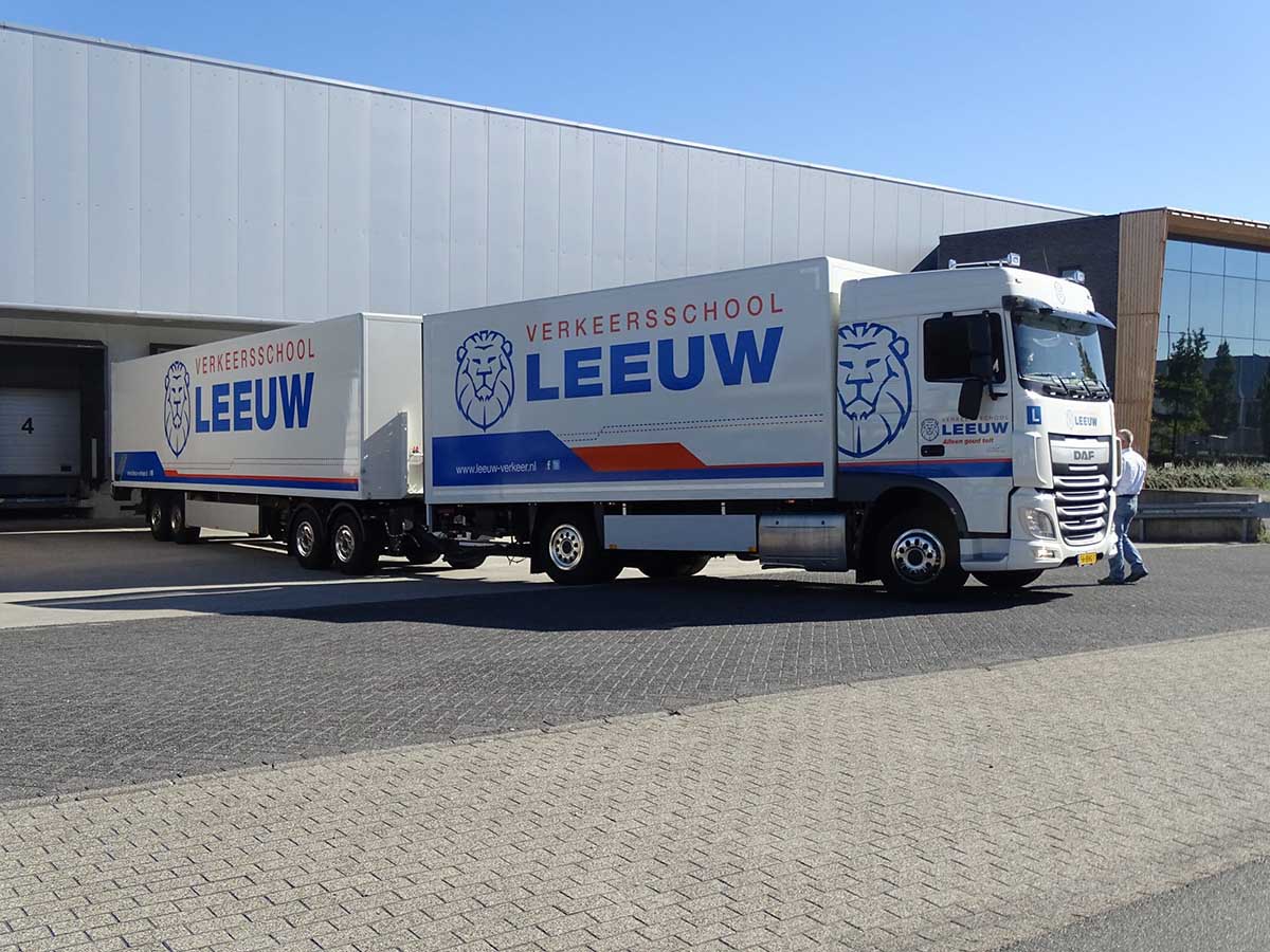 chauffeur-lzv-opleiding-Eindhoven-Helmond-Weert-Oss-Tilburg LZV code 95 LEEUW opleidingen