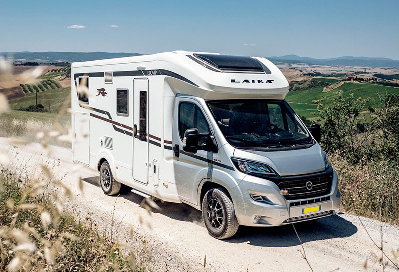 Haal je praktijkexamen camper voor het camperrijbewijs - C1 rijbewijs bij LEEUW opleidingen.