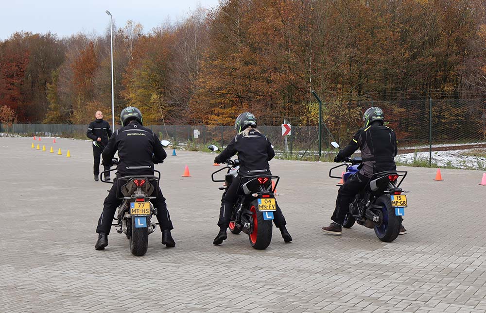 starten met motorrijles Haal je A-rijbewijs met een trekker opleiding van LEEUW opleidingen!