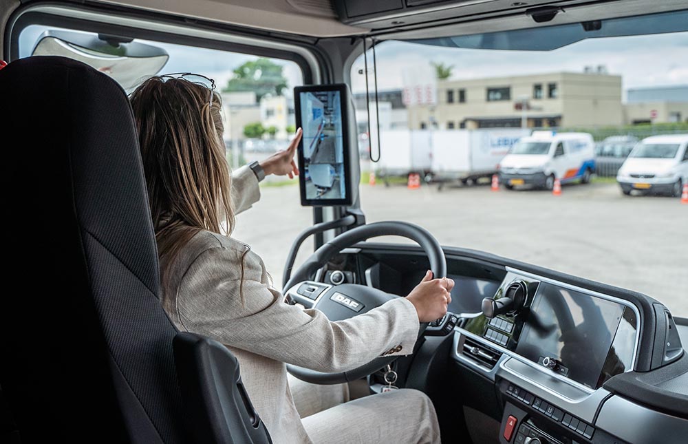 starten met vrachtwagenrijles Haal je C-rijbewijs met een vrachtwagenopleiding van LEEUW opleidingen!