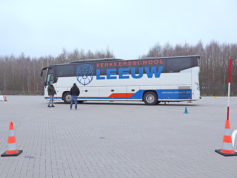 toets besloten terrein bus Haal snel je toets besloten terrein bus bij LEEUW opleidingen